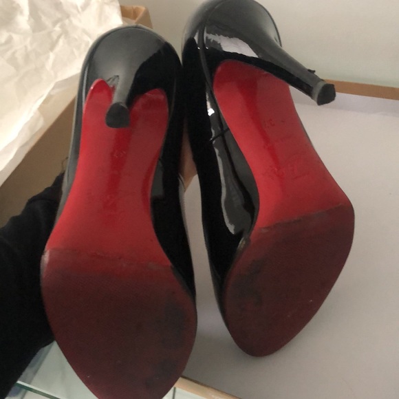 Christian Louboutin black patent heels. Size 7 - Picture 3 of 4